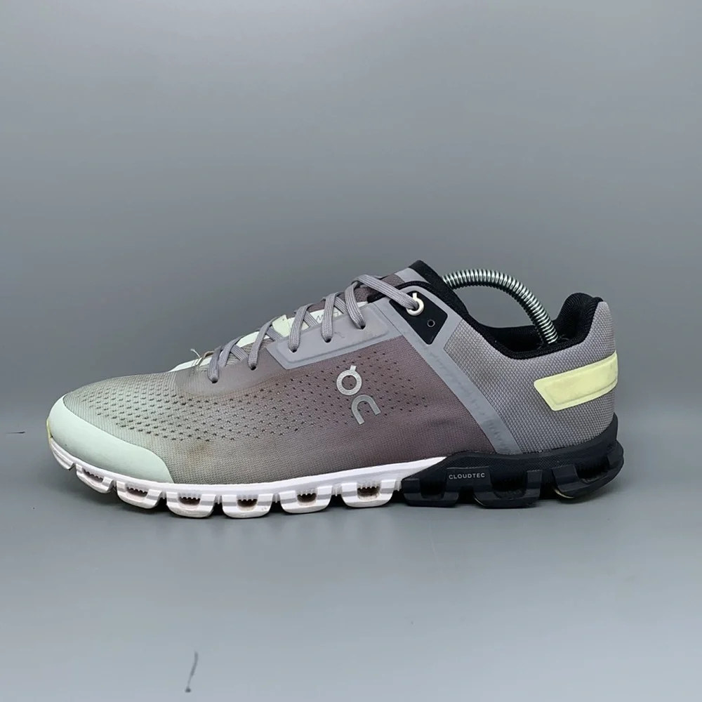 On Cloudflow Running Shoes Men’s‎ Sz 10